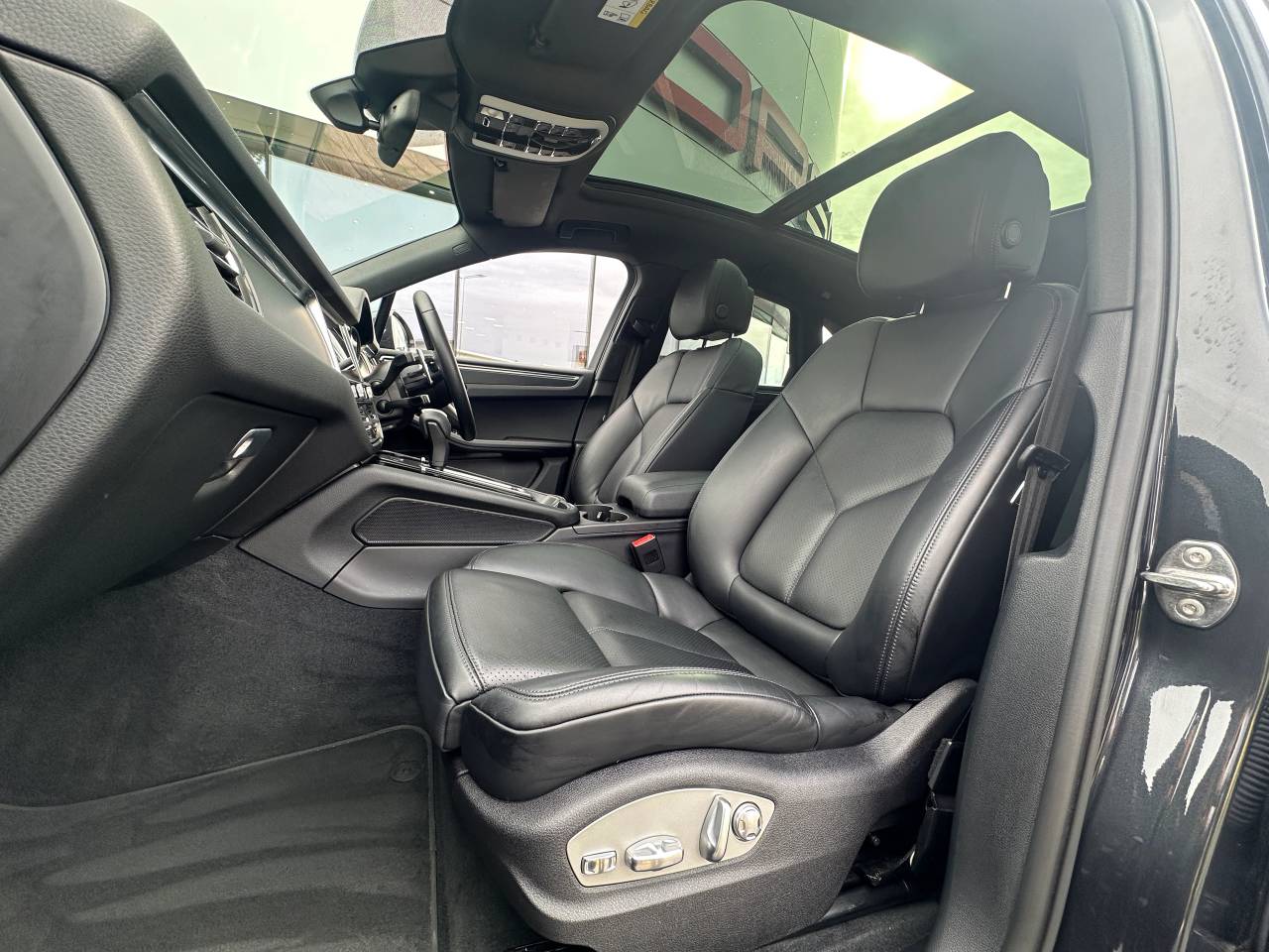 Used Porsche Macan 2024 for sale - 76110990: Photo 19