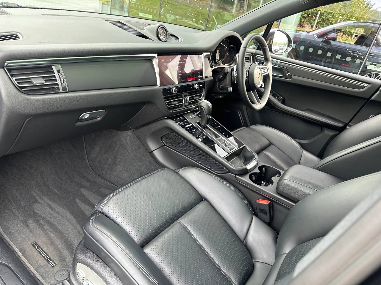 Used Porsche Macan 2024 for sale - 76110990: Photo 24