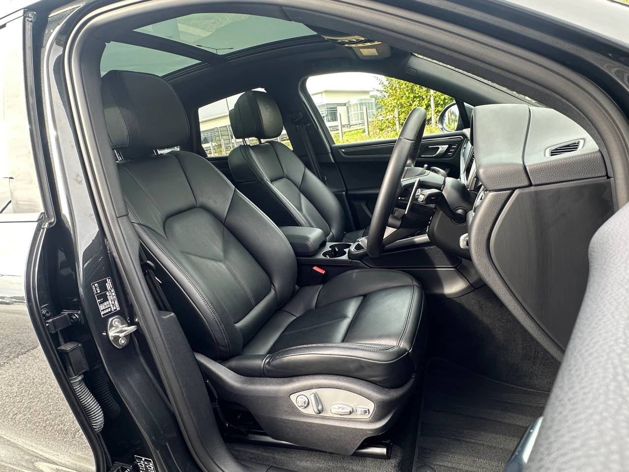 Used Porsche Macan 2024 for sale - 76110990: Photo 53