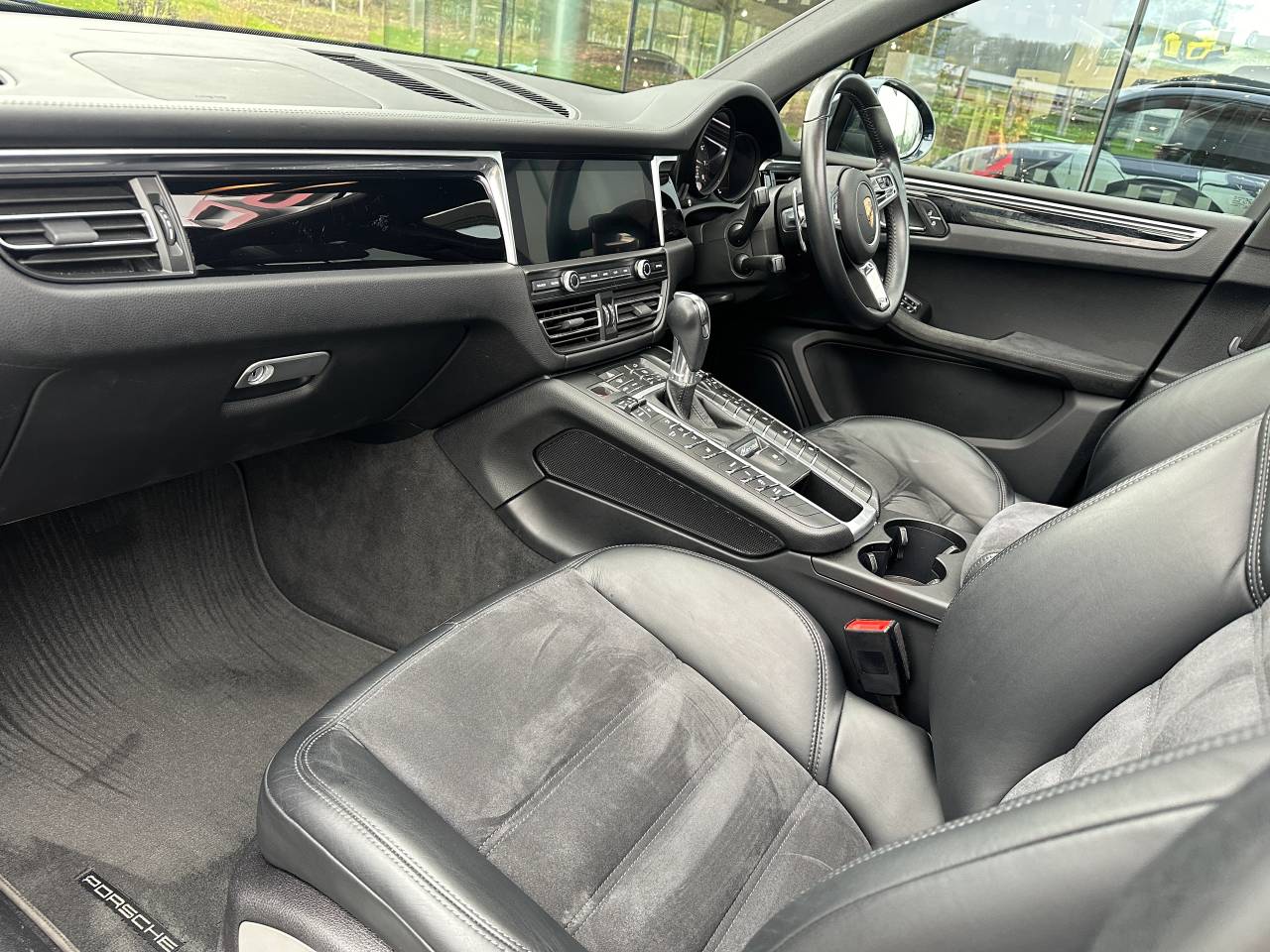 Used Porsche Macan 2020 for sale - 76111130: Photo 29