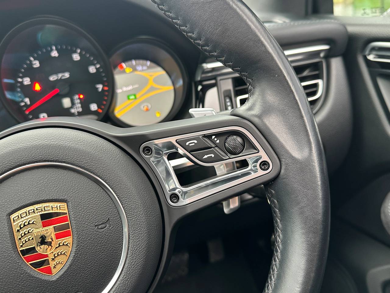 Used Porsche Macan 2020 for sale - 76111130: Photo 32