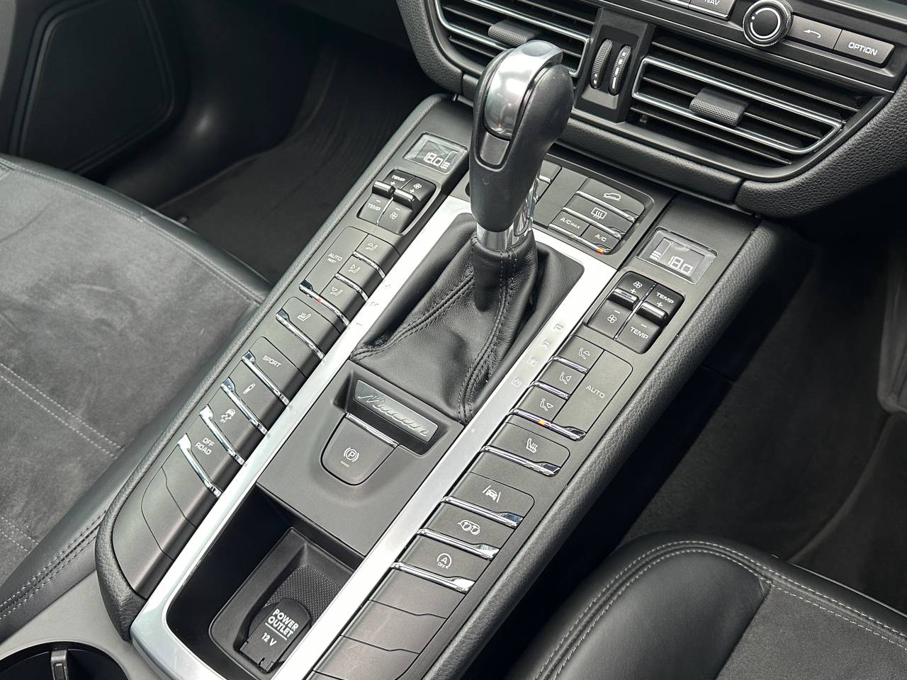 Used Porsche Macan 2020 for sale - 76111130: Photo 37