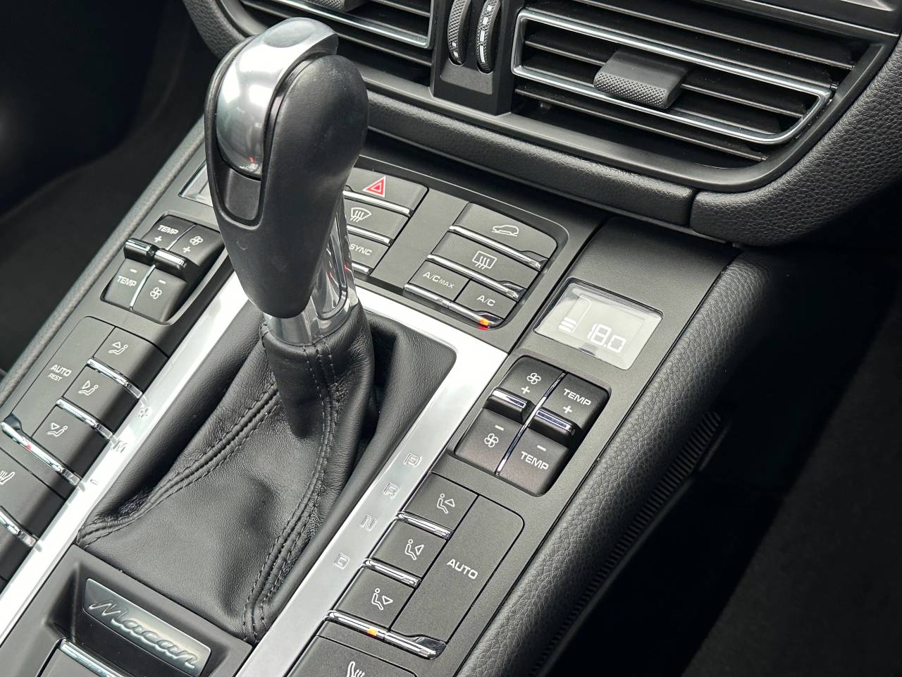 Used Porsche Macan 2020 for sale - 76111130: Photo 38