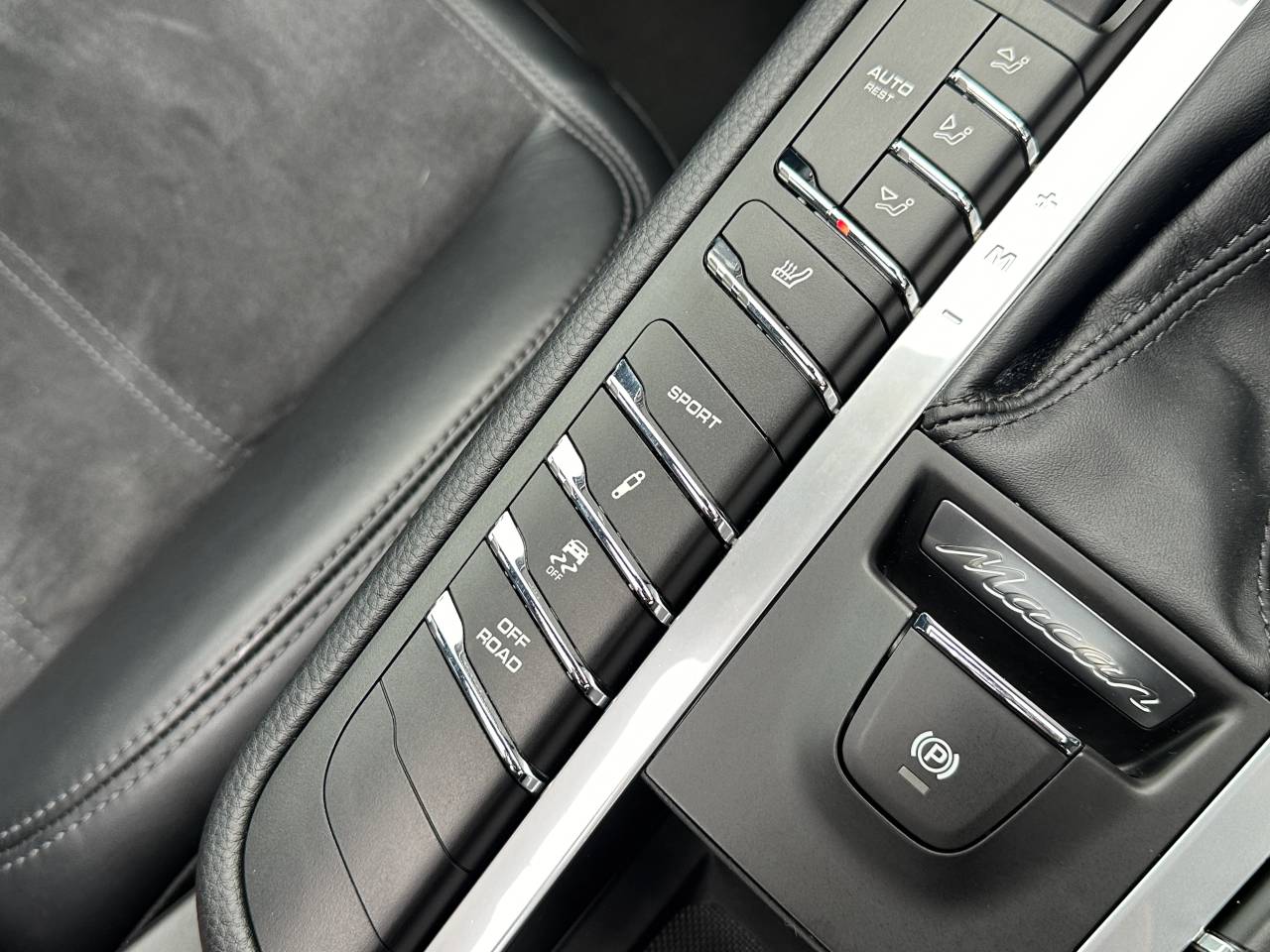 Used Porsche Macan 2020 for sale - 76111130: Photo 39