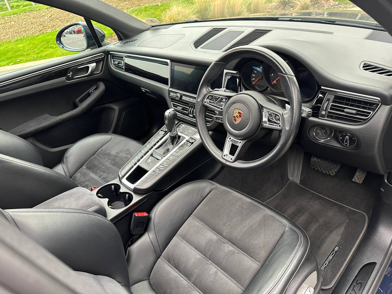 Used Porsche Macan 2020 for sale - 76111130: Photo 45