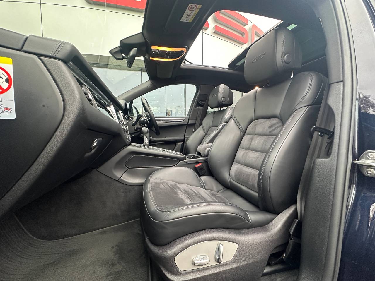 Used Porsche Macan 2020 for sale - 76111130: Photo 46