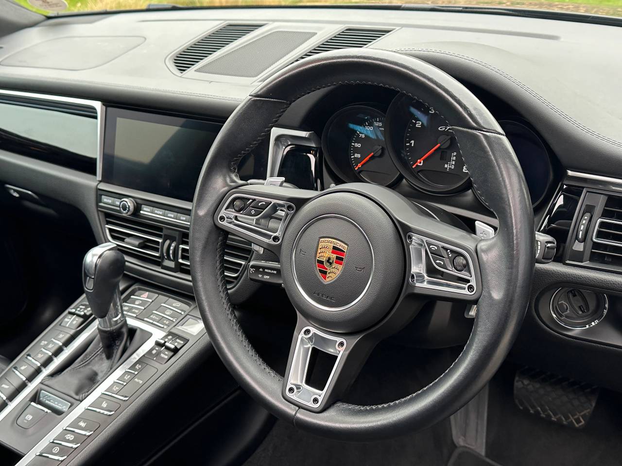 Used Porsche Macan 2020 for sale - 76111130: Photo 9