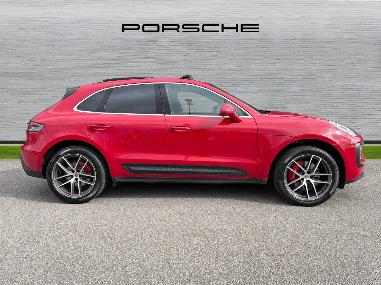 Used Porsche Macan 2022 for sale - 77855218: Photo 2