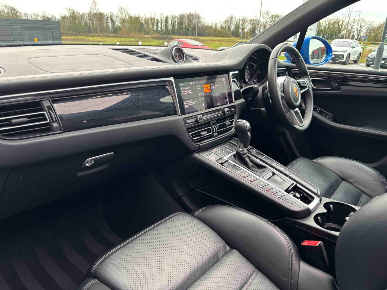 Used Porsche Macan 2020 for sale - 77013376: Photo 2