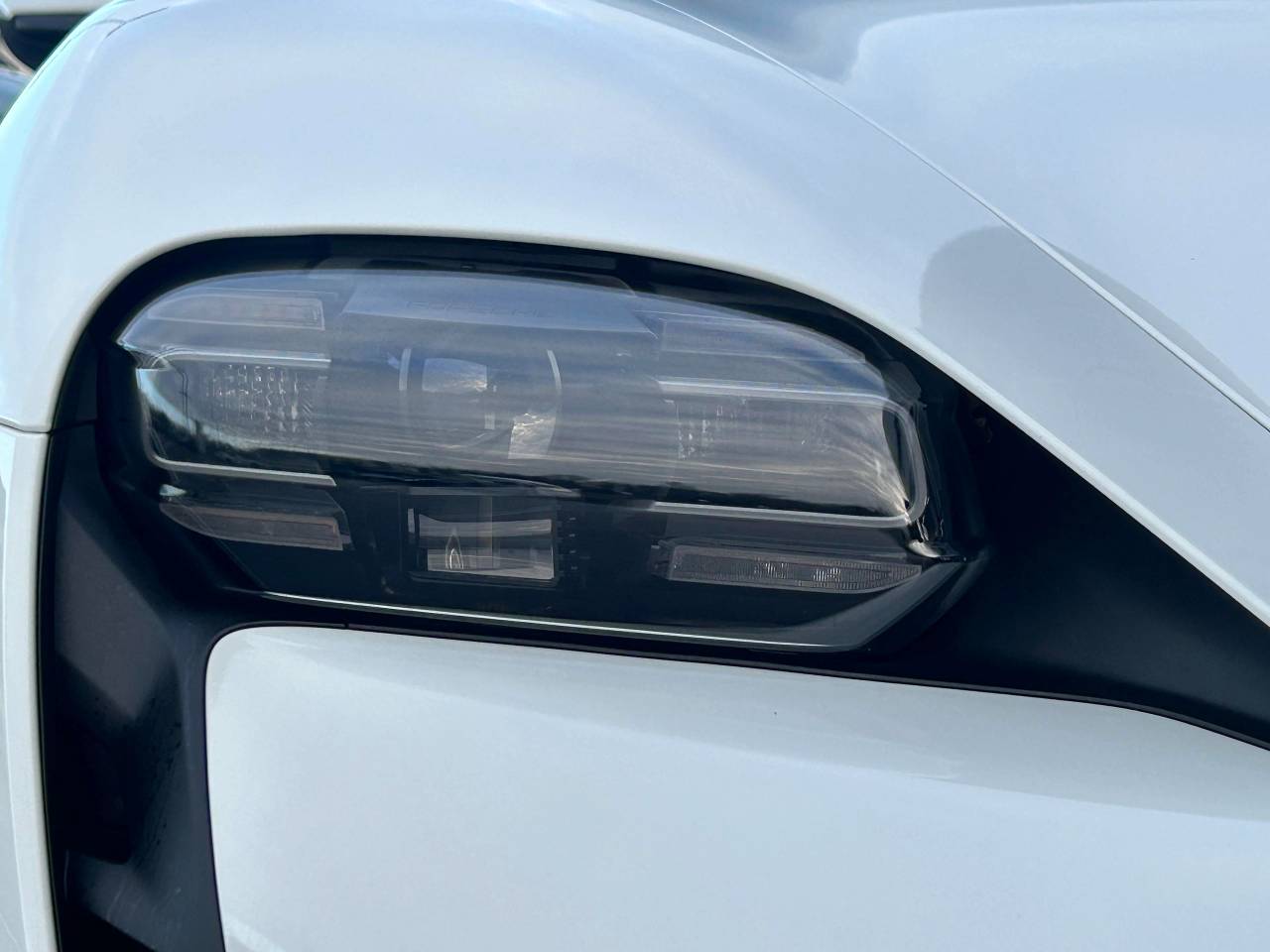 Used Porsche Taycan 2021 for sale - 77346379: Photo 11