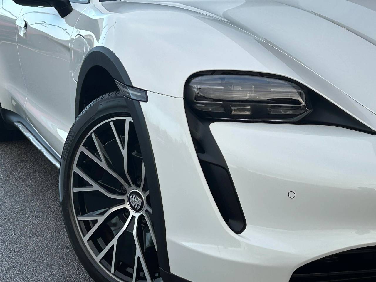 Used Porsche Taycan 2021 for sale - 77346379: Photo 9