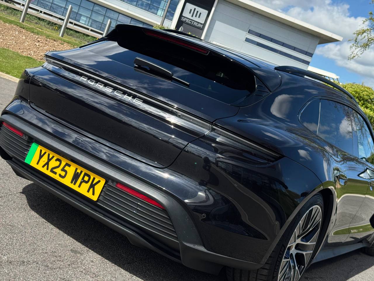 Used Porsche Taycan 2025 for sale - 77177718: Photo 10