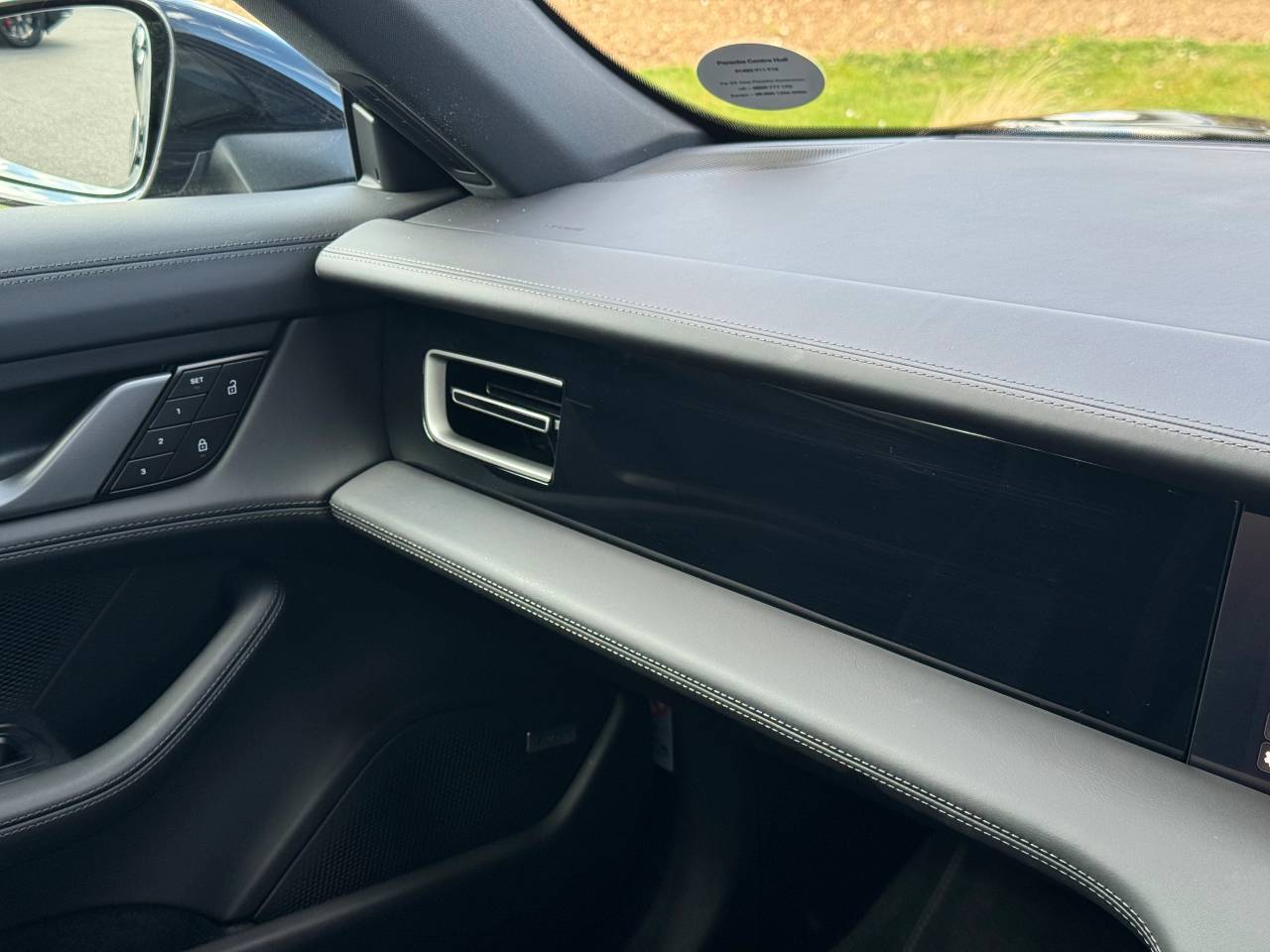 Used Porsche Taycan 2025 for sale - 77177718: Photo 24