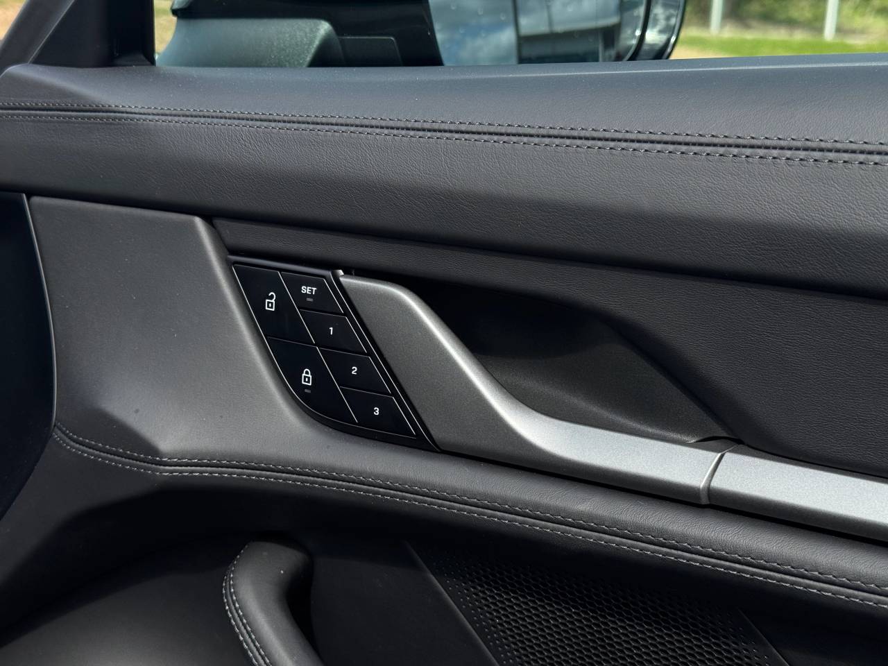 Used Porsche Taycan 2025 for sale - 77177718: Photo 35