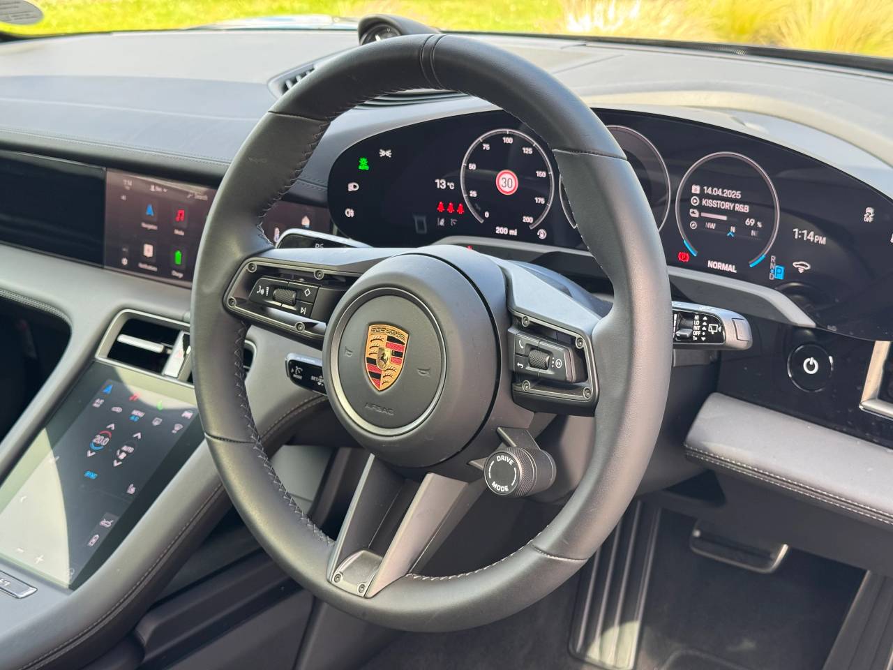 Used Porsche Taycan 2025 for sale - 77177718: Photo 4