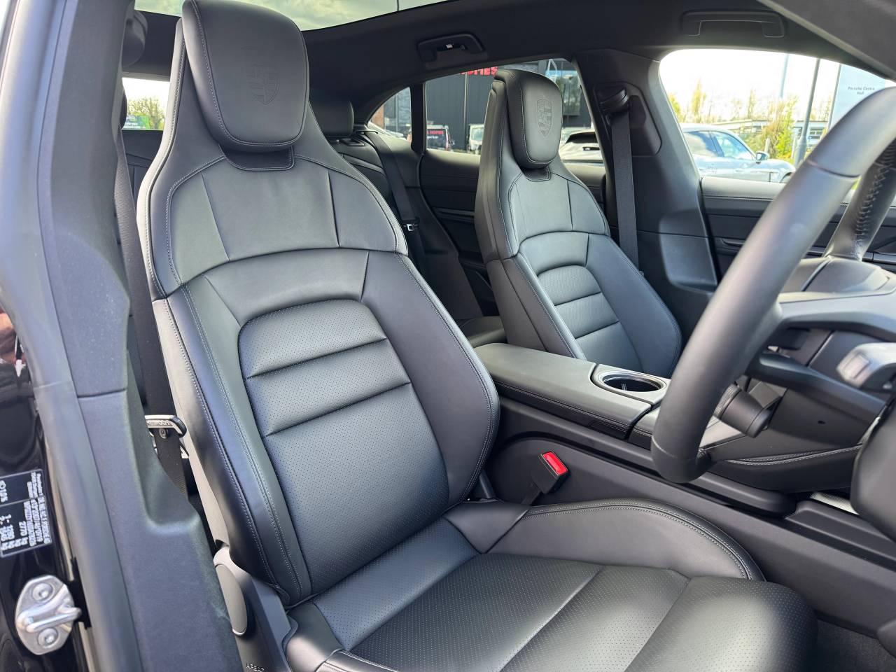 Used Porsche Taycan 2025 for sale - 77177718: Photo 5