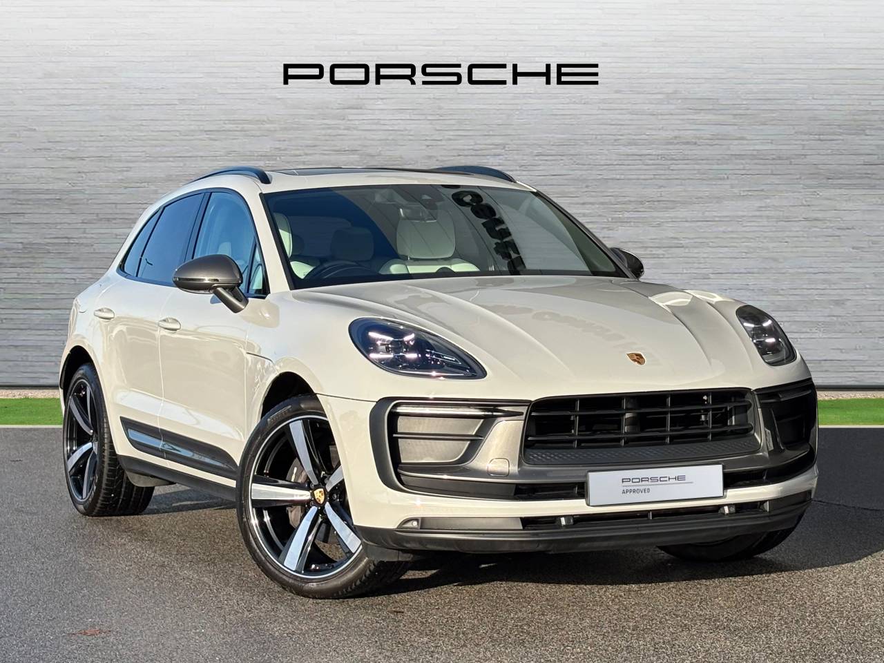 Used Porsche Macan 2024 for sale - 76716720: Photo 1
