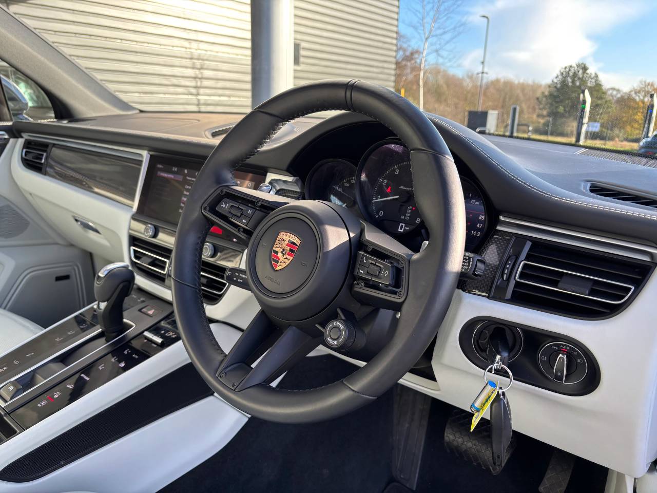 Used Porsche Macan 2024 for sale - 76716720: Photo 4