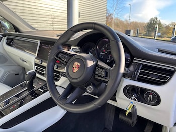 Used Porsche Macan 2024 for sale - 76716720: Photo