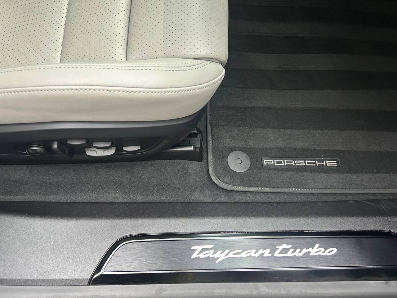 Used Porsche Taycan 2024 for sale - 77512226: Photo 47