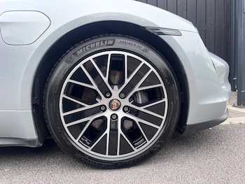 Used Porsche Taycan 2022 for sale - 77177340: Photo