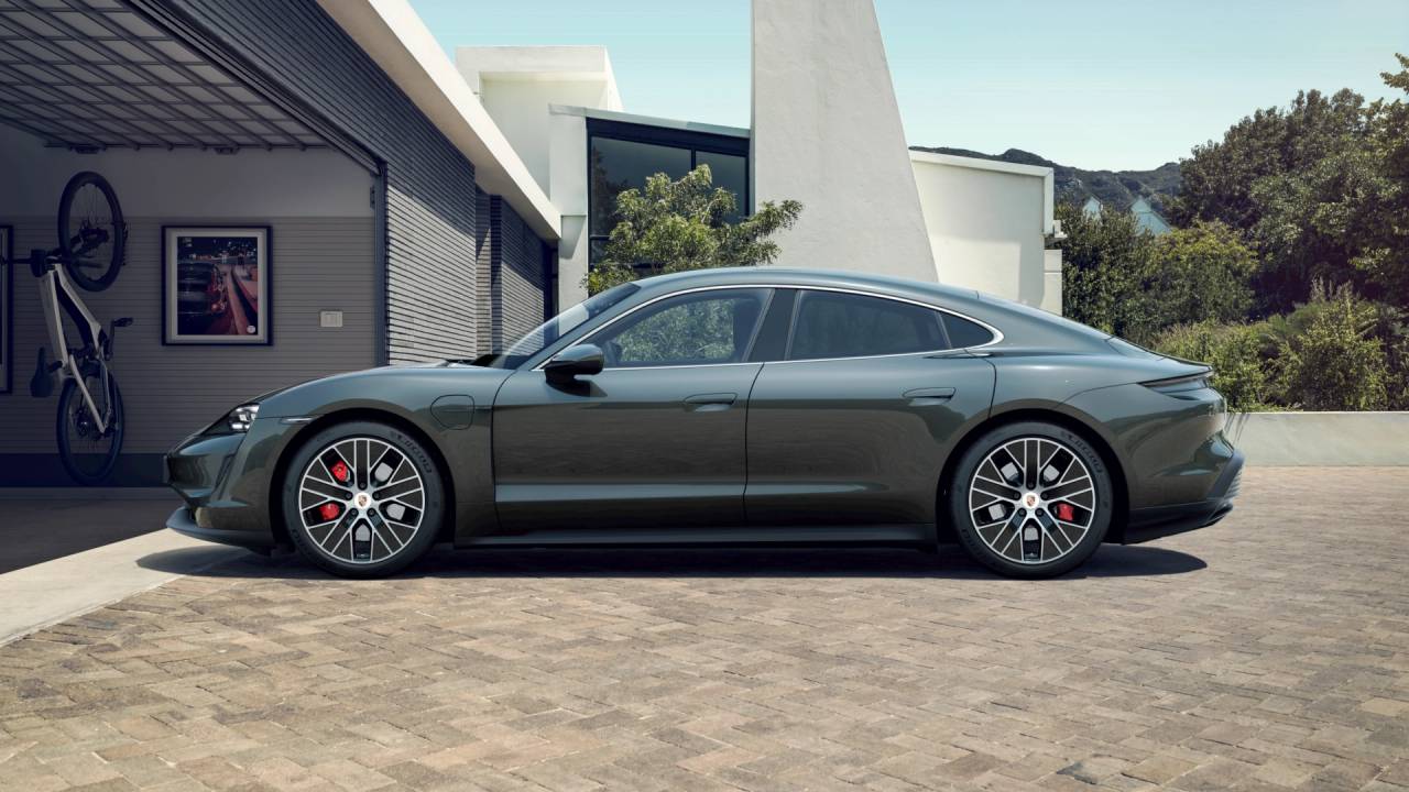 Used Porsche Taycan 2023 for sale - 77725205: Photo 2