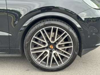 Used Porsche Cayenne 2024 for sale - 74612465: Photo