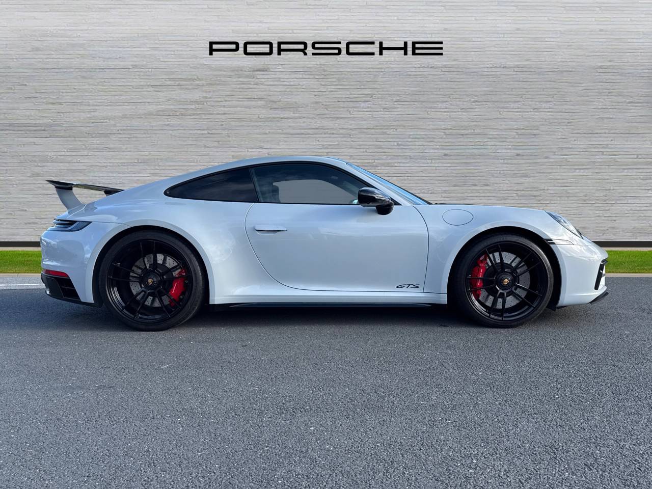 Used Porsche 911 2023 for sale - 78059354: Photo 2