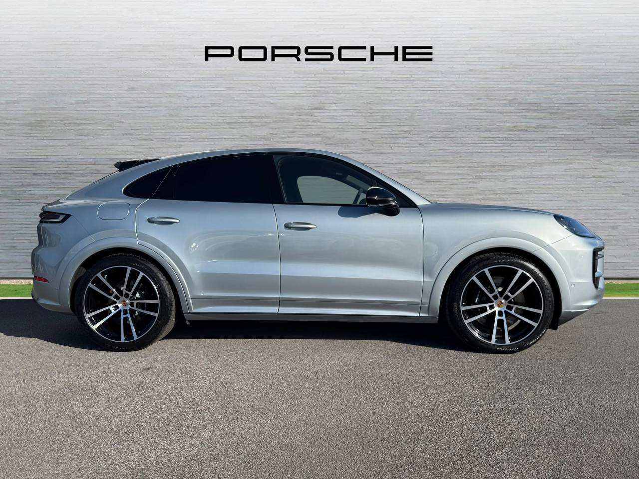 Used Porsche Cayenne 2025 for sale - 76110828: Photo 2