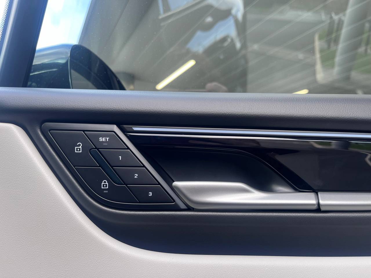 Used Porsche Macan 2025 for sale - 77177135: Photo 32