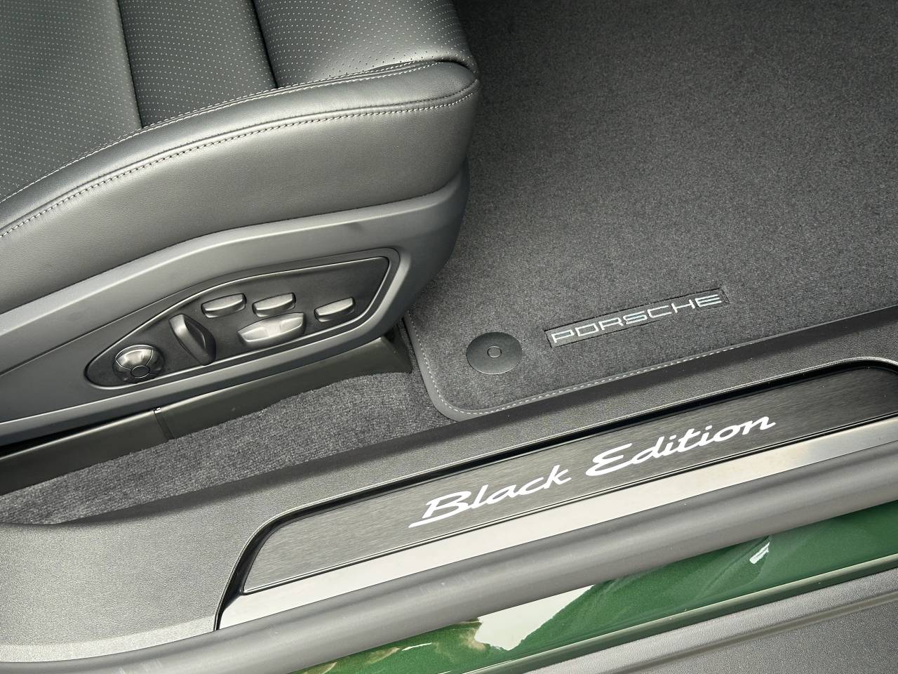 Used Porsche Taycan 2025 for sale - 76888290: Photo 34