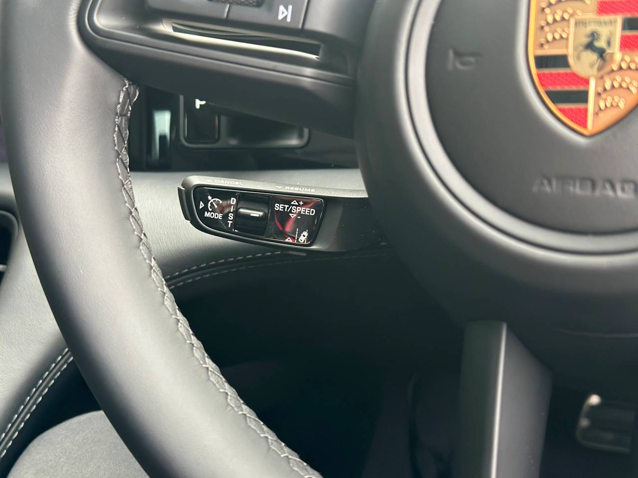 Used Porsche Taycan 2025 for sale - 76888290: Photo 40