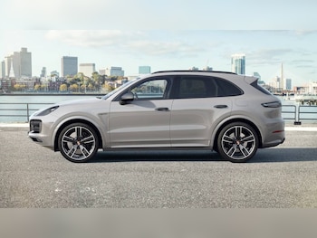Used Porsche Cayenne 2022 for sale - 76216702: Photo 2