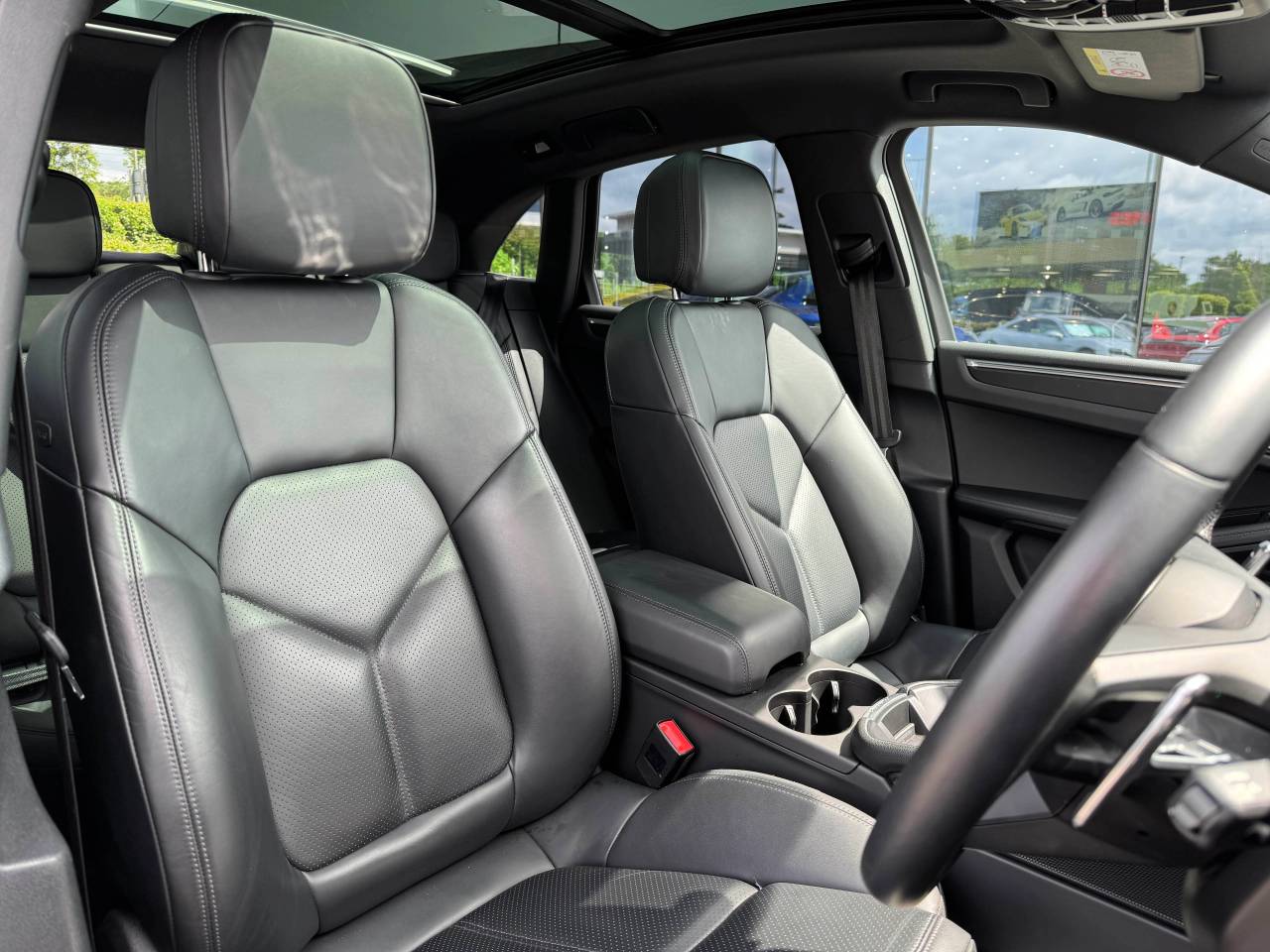 Used Porsche Macan 2023 for sale - 76110719: Photo 8