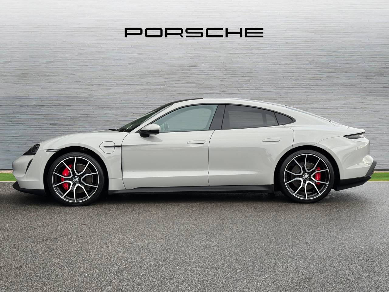 Used Porsche Taycan 2023 for sale - 77177184: Photo 2