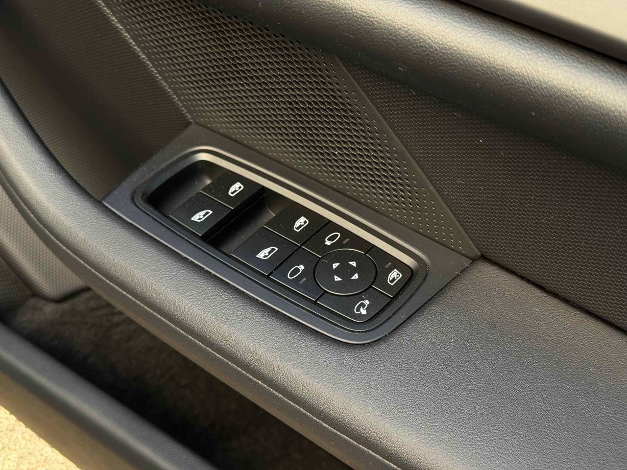 Used Porsche Taycan 2023 for sale - 77177184: Photo 33