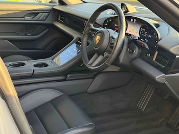 Used Porsche Taycan 2023 for sale - 77177184: Photo