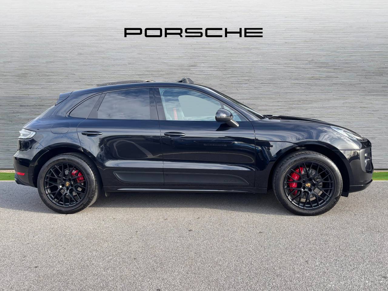 Used Porsche Macan 2021 for sale - 77724945: Photo 2