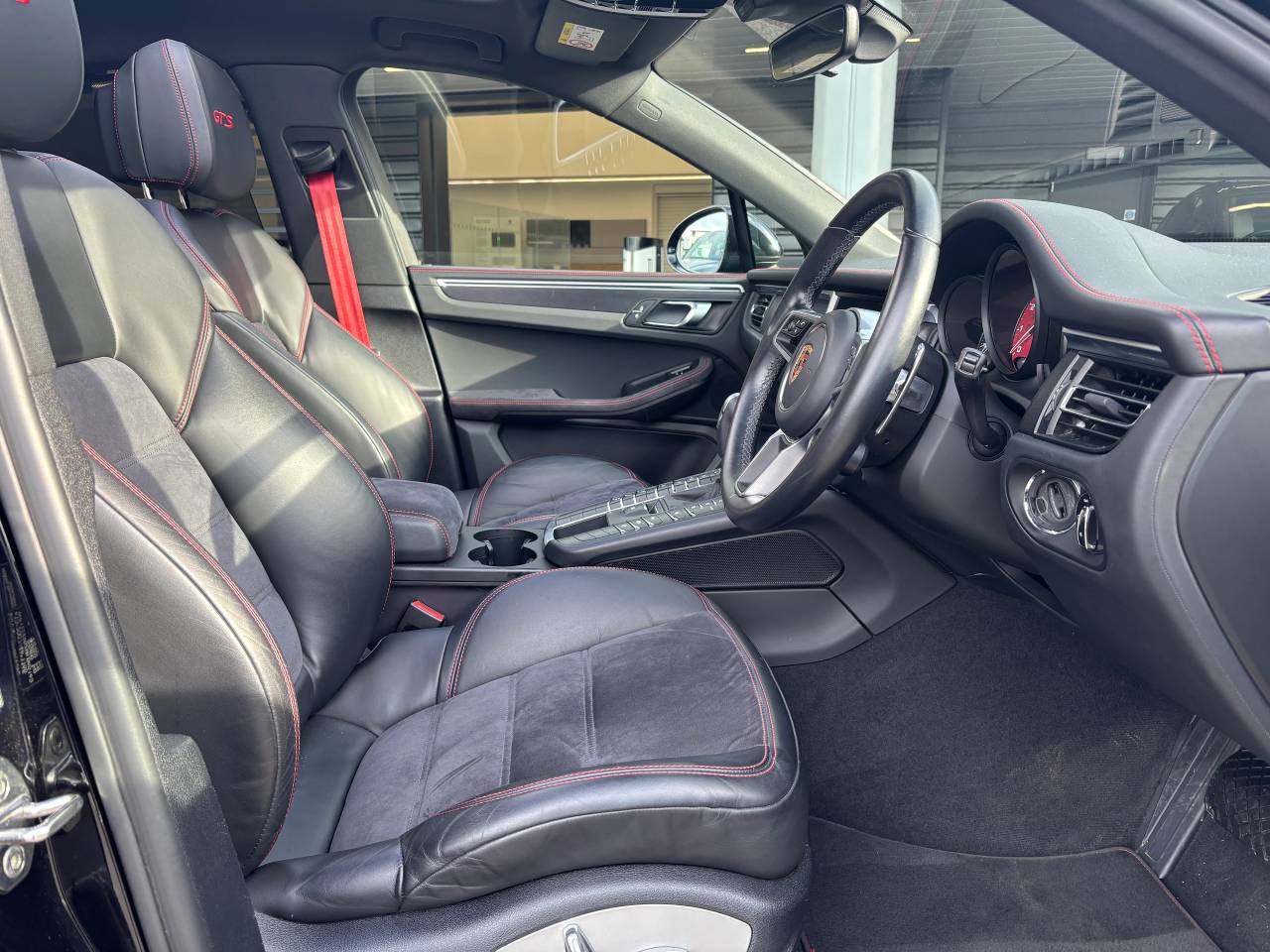 Used Porsche Macan 2021 for sale - 77724945: Photo 4