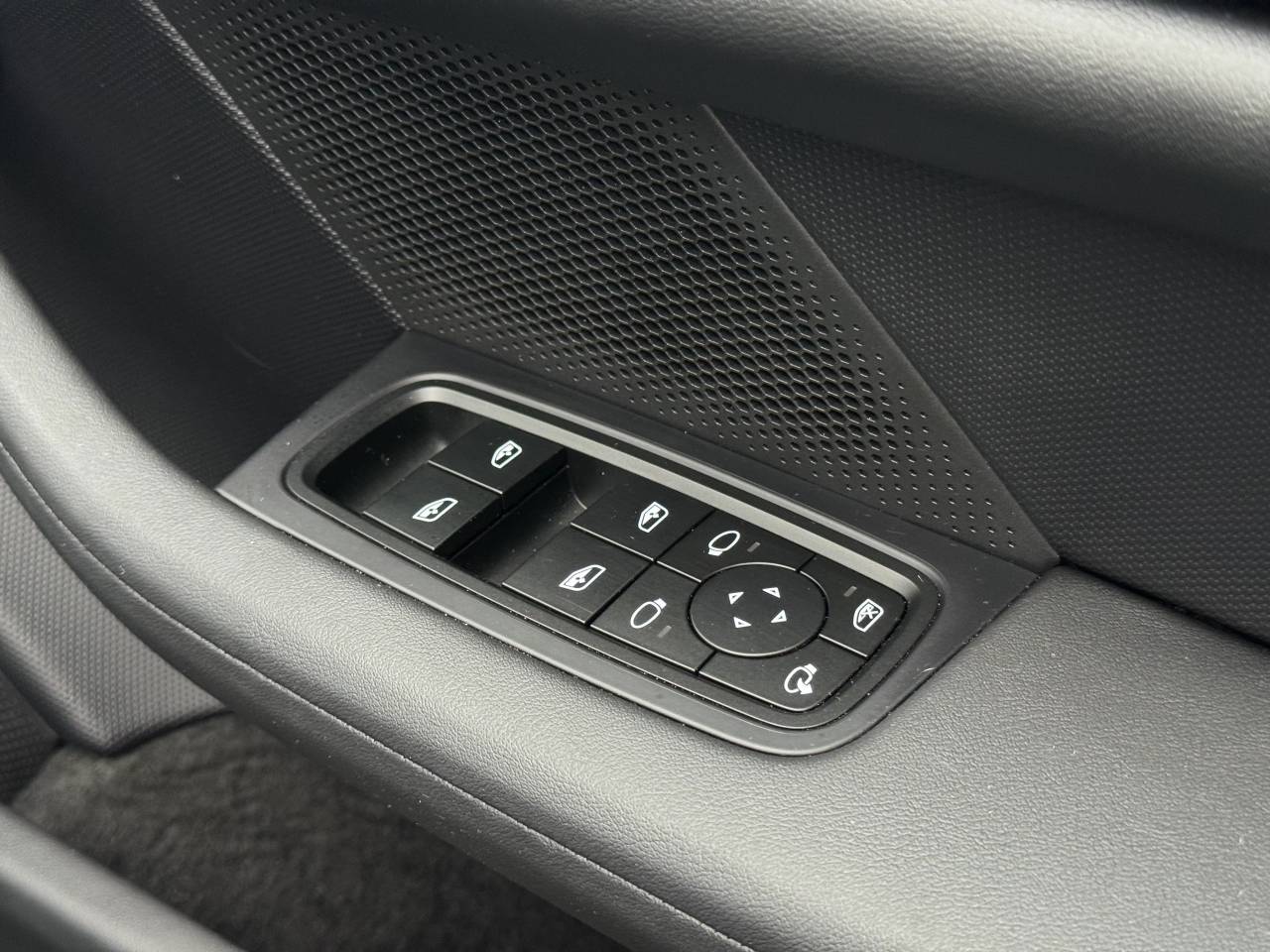 Used Porsche Taycan 2023 for sale - 77512218: Photo 34