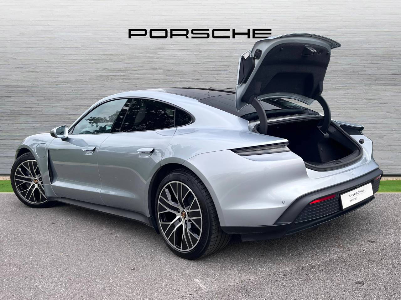 Used Porsche Taycan 2022 for sale - 77124824: Photo 8