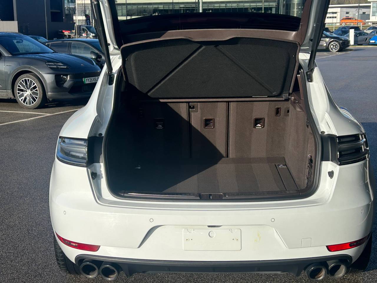 Used Porsche Macan 2020 for sale - 77397120: Photo 22
