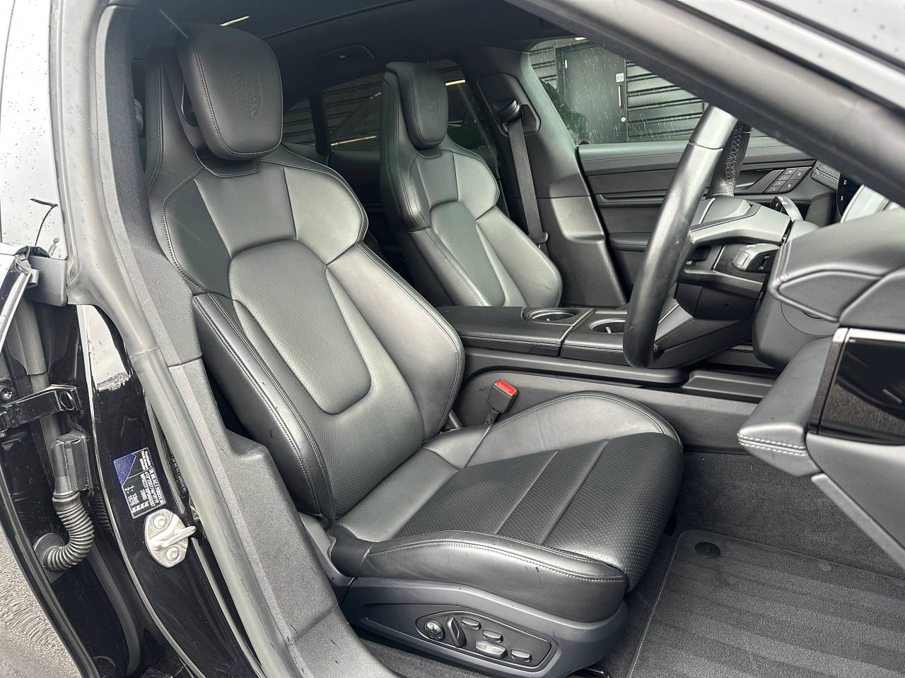 Used Porsche Taycan 2022 for sale - 77176719: Photo 5