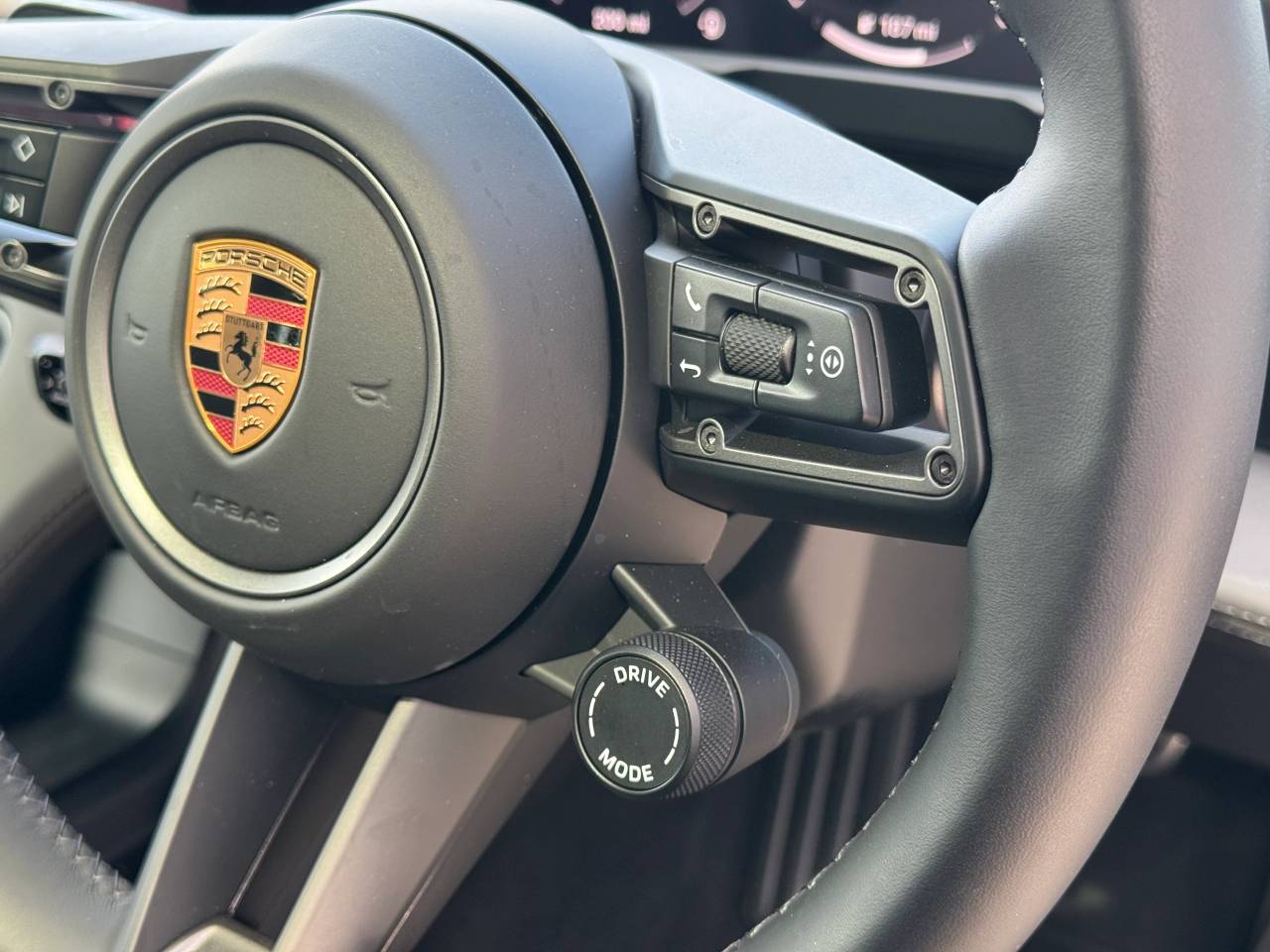Used Porsche Taycan 2025 for sale - 76110552: Photo 32