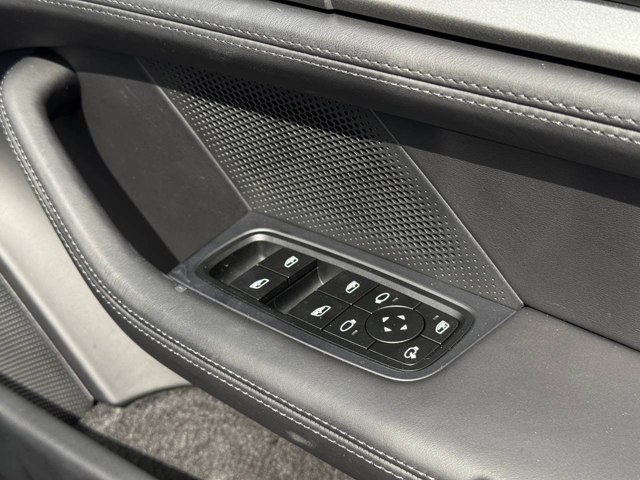 Used Porsche Taycan 2025 for sale - 76110552: Photo 38