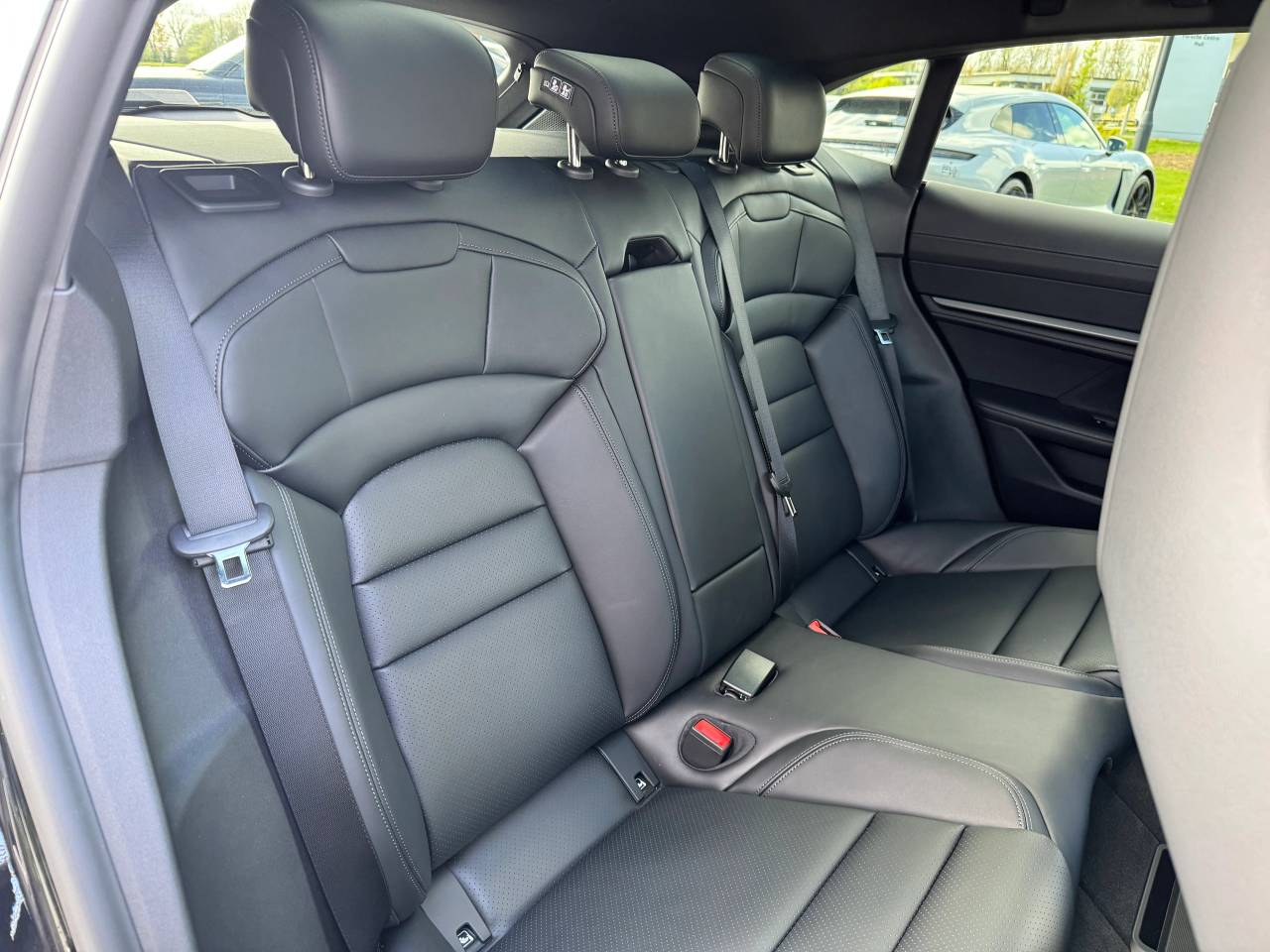 Used Porsche Taycan 2025 for sale - 76110552: Photo 40