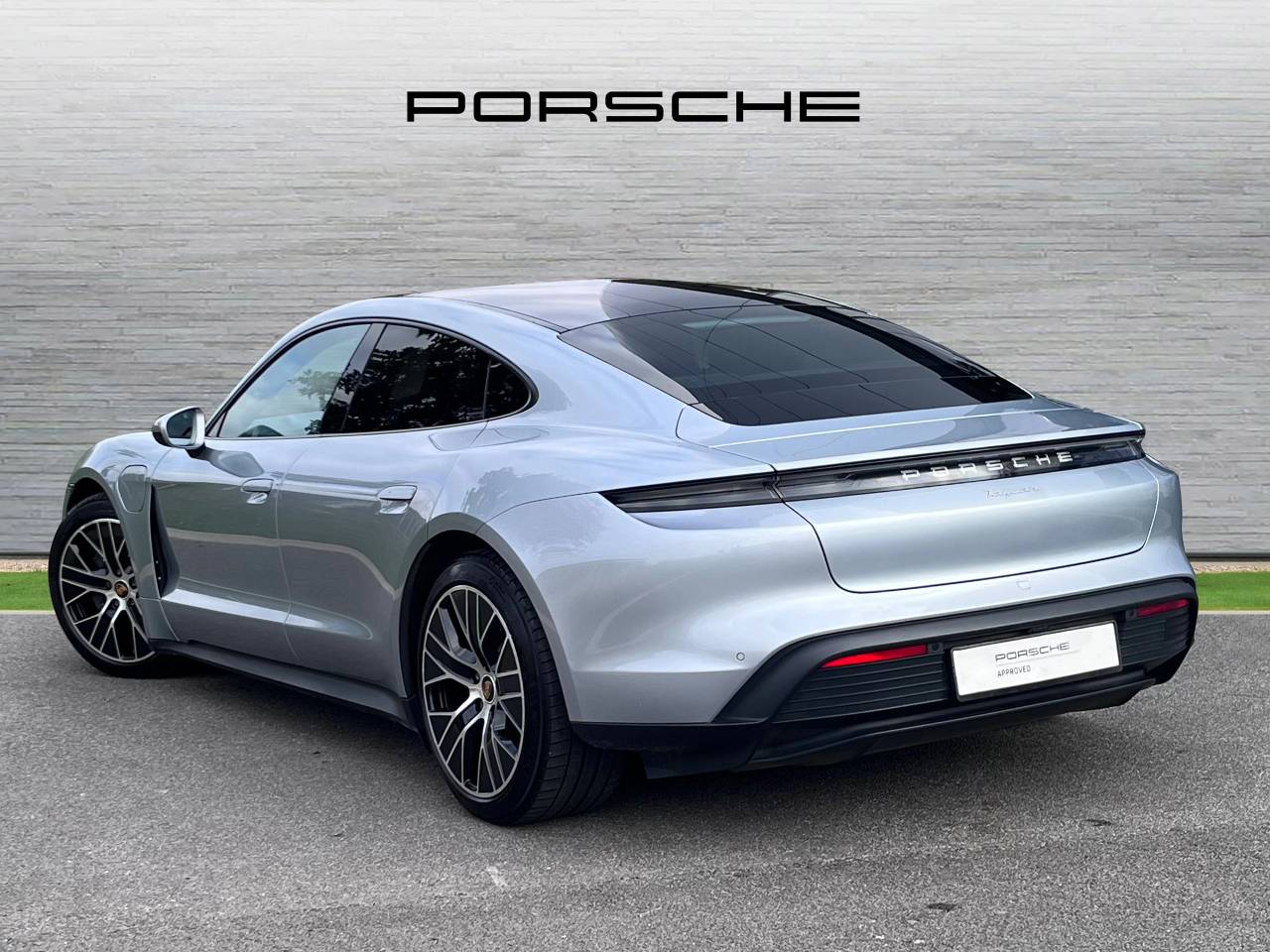 Used Porsche Taycan 2022 for sale - 76309317: Photo 2