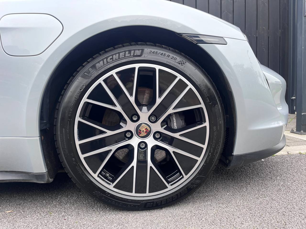 Used Porsche Taycan 2022 for sale - 76309317: Photo 3