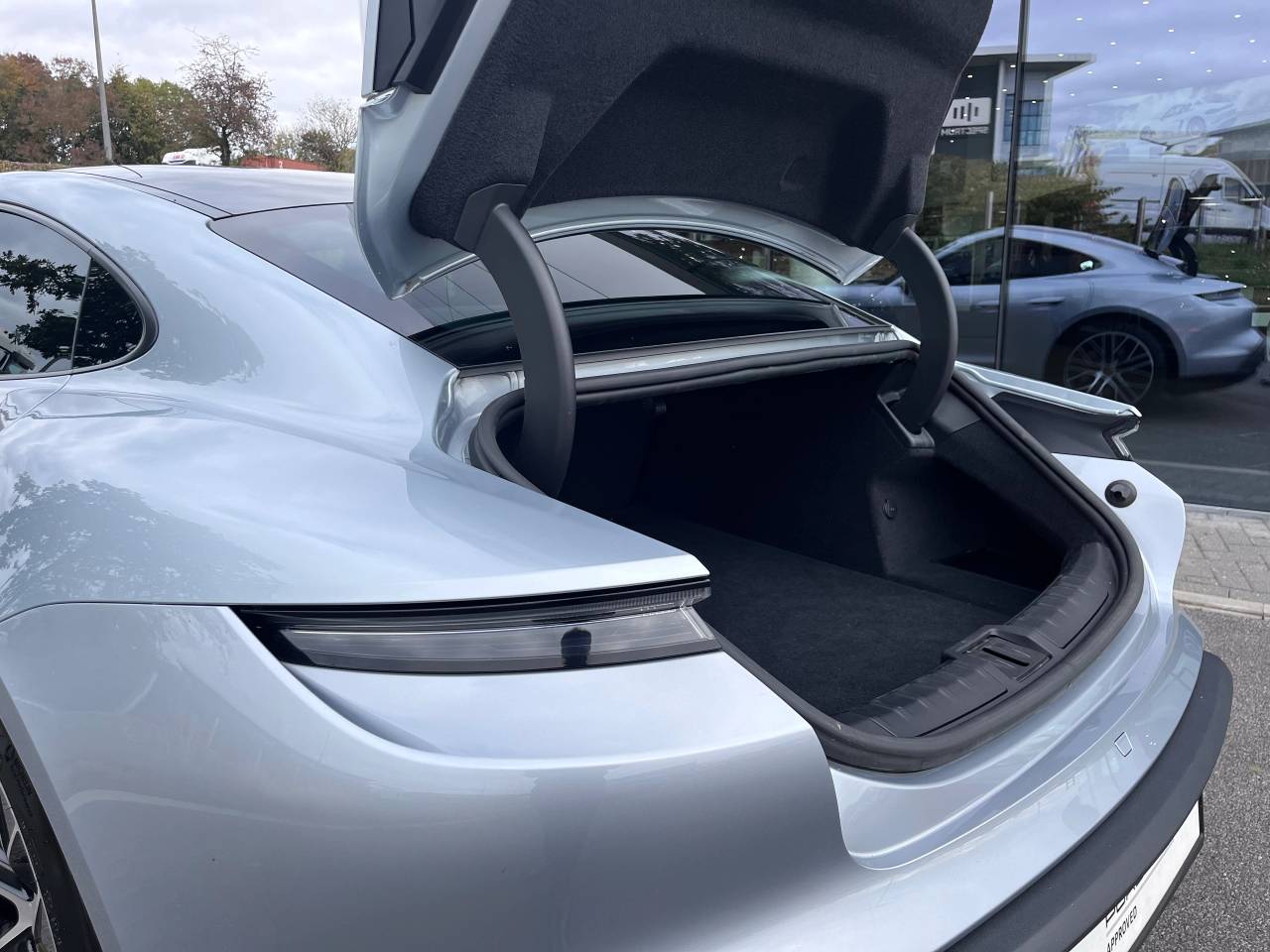 Used Porsche Taycan 2022 for sale - 76309317: Photo 9