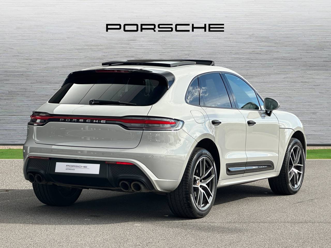Used Porsche Macan 2023 for sale - 76848981: Photo 3